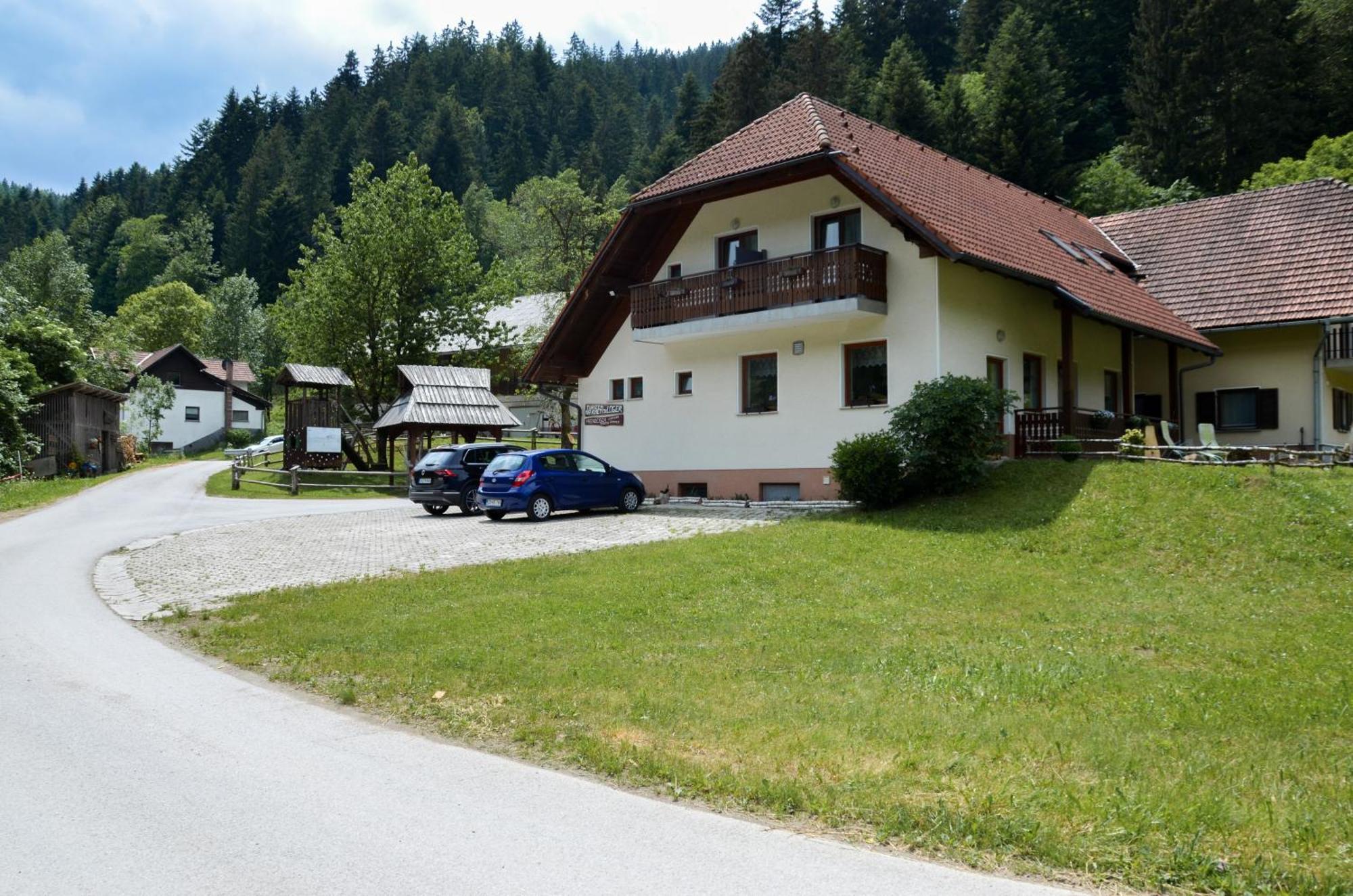 Farm Stay Loger Ljubno Exteriör bild